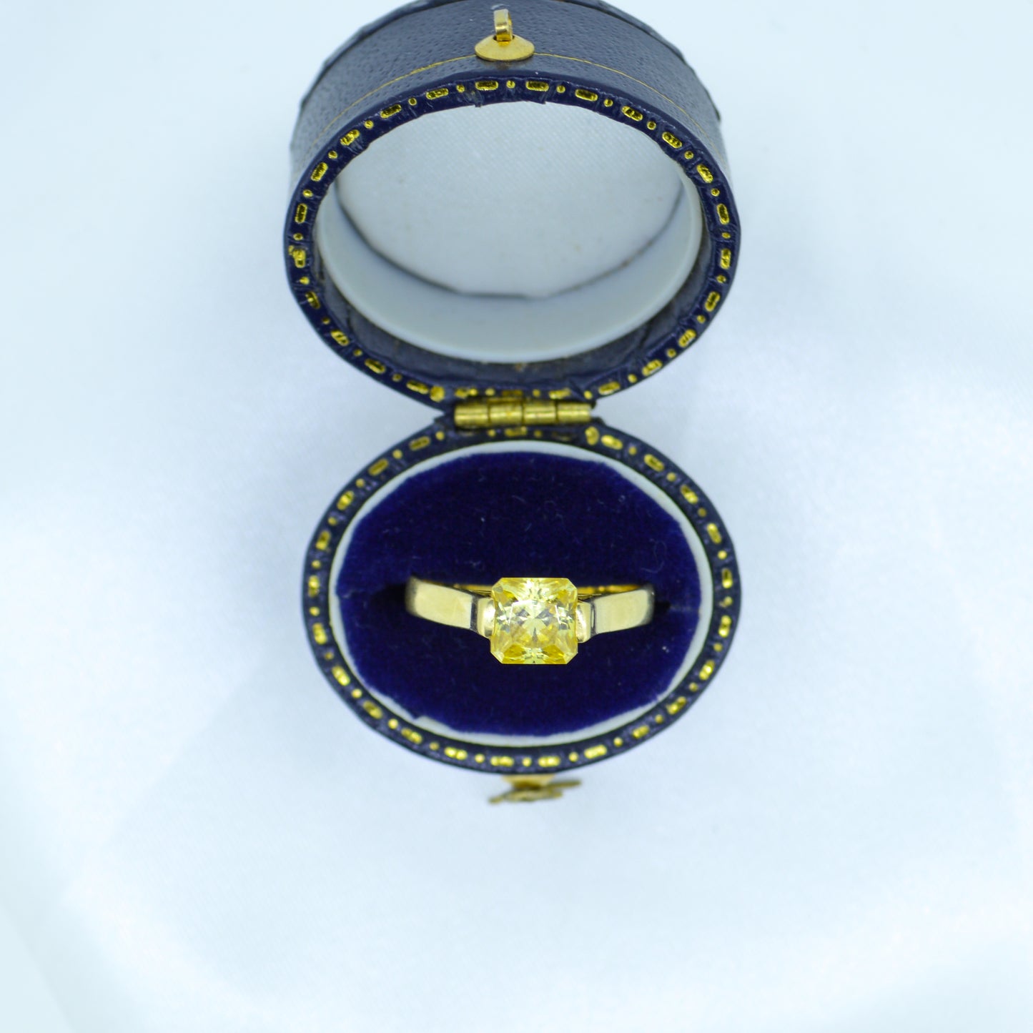 18ct Yellow Gold & tension-set Yellow Sapphire Ring