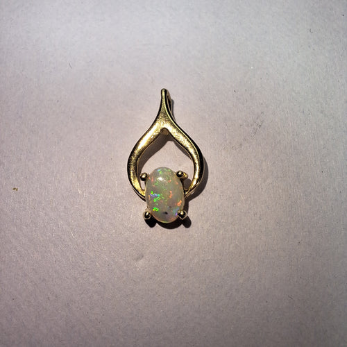 Beautiful Opal held in a 9ct Yellow Gold pendant