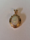 9ct yellow gold pendant decorated with colourful white opal
