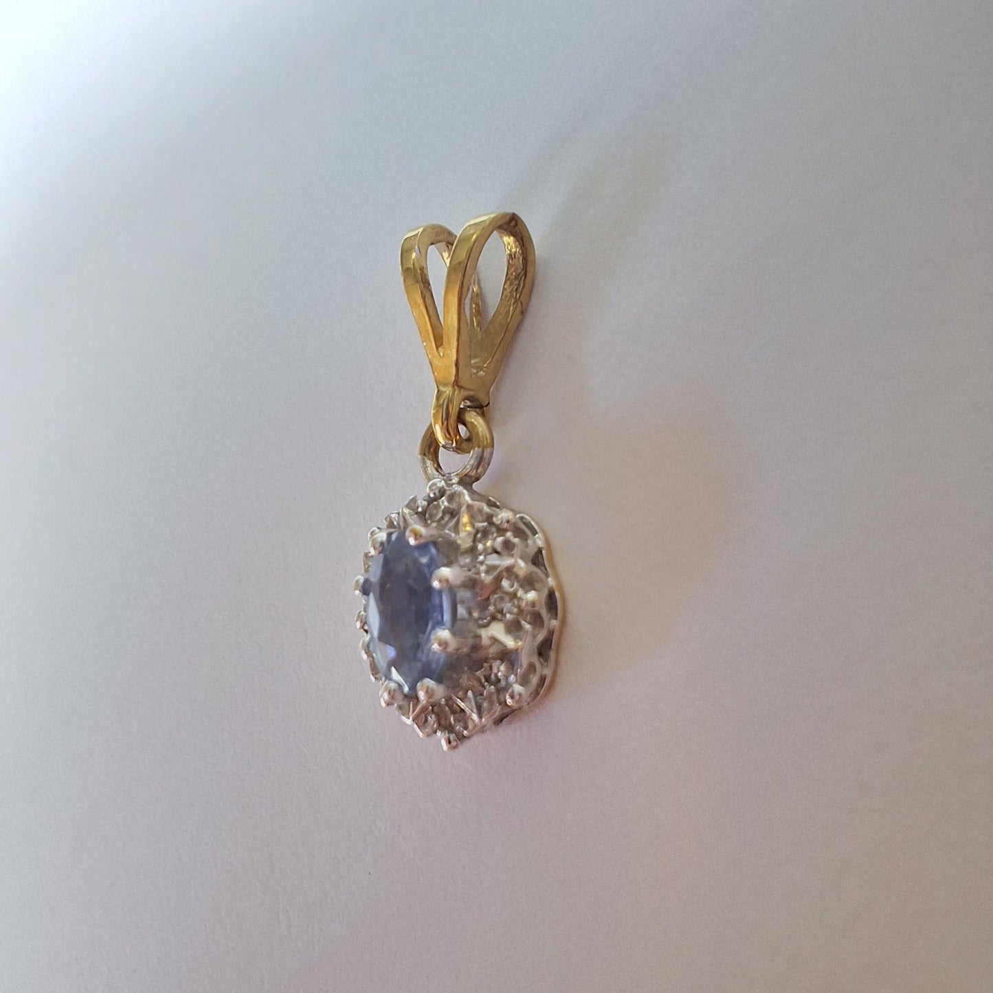 9ct gold Blue topaz pendant