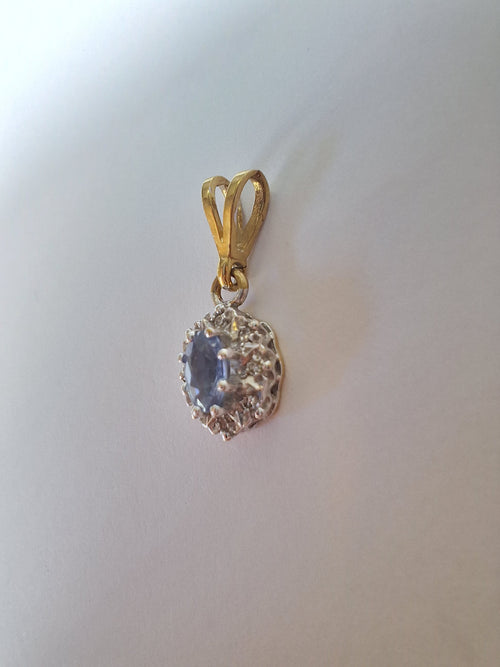 9ct gold Blue topaz pendant