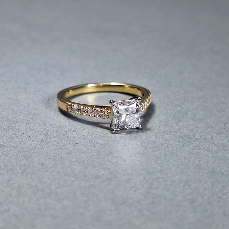 New Princess Cut 0.9ct Lab Grown Diamond & twelve Round Brilliant Cut Lab Grown Diamonds down the sides all placed on an 18ct Yellow gold Band