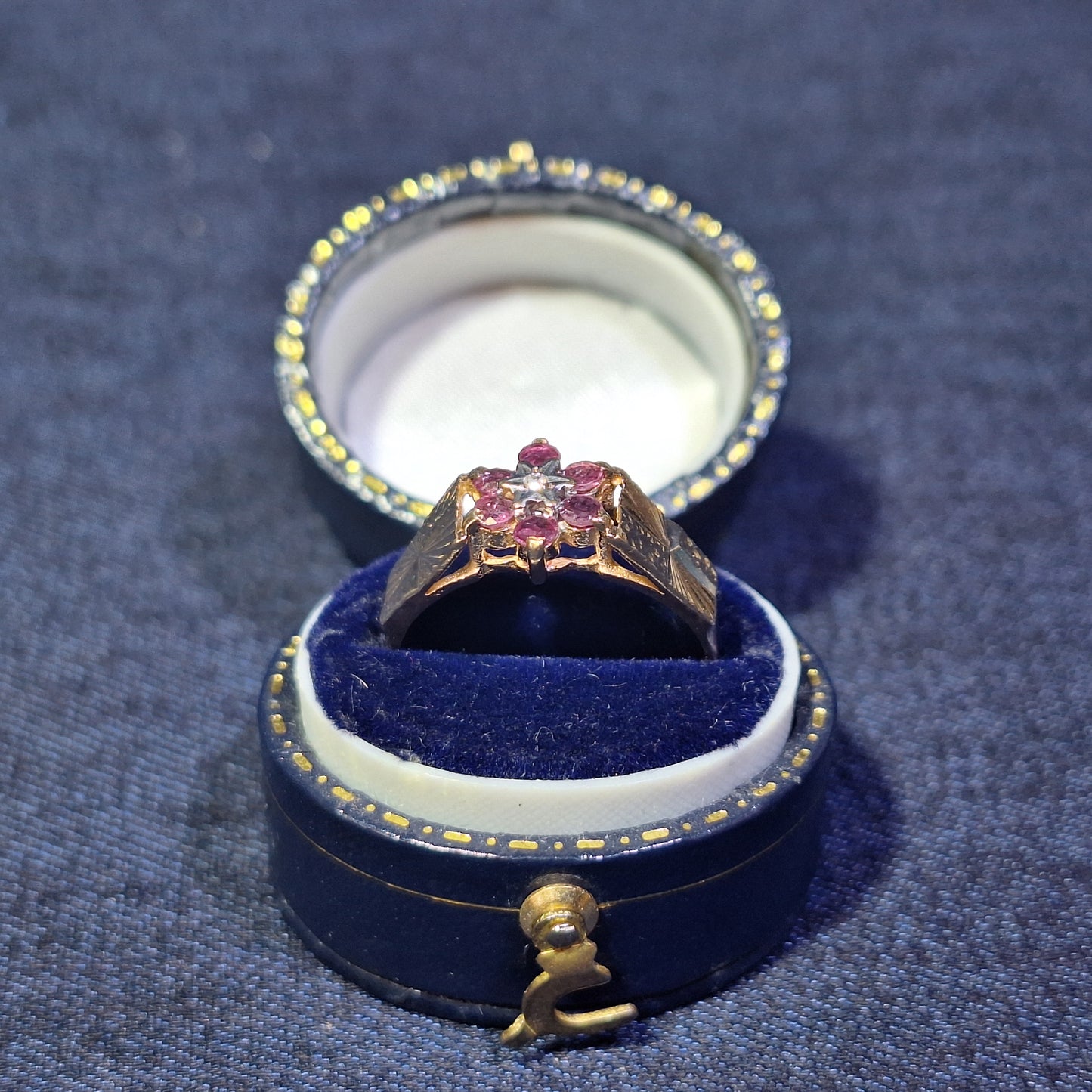 9ct Ruby flower pattern