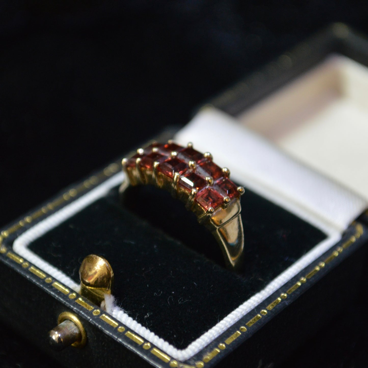 9ct Yellow Gold 10 Stone Cubic Zirconia Ring