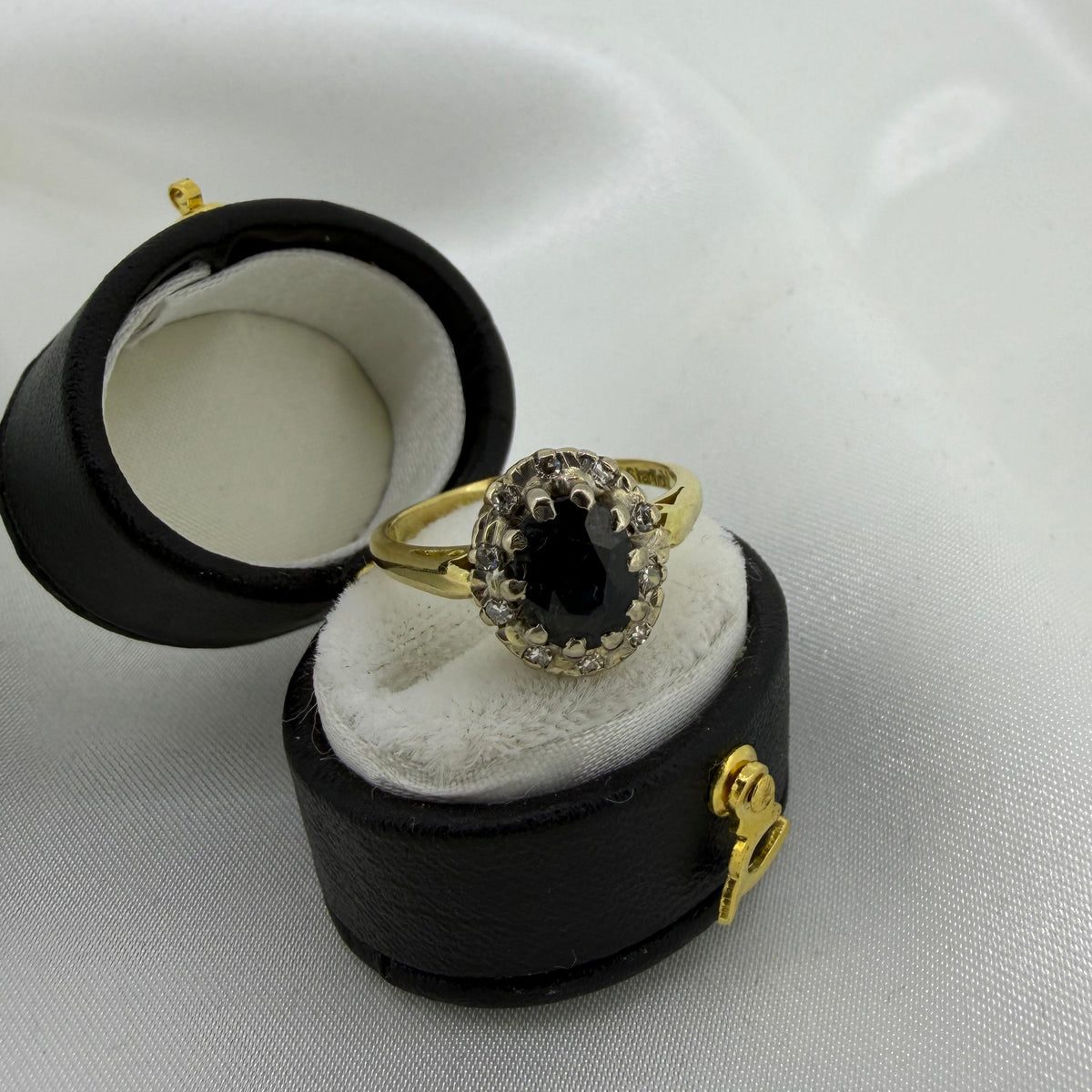 18ct Yellow gold, sapphire and diamond ring