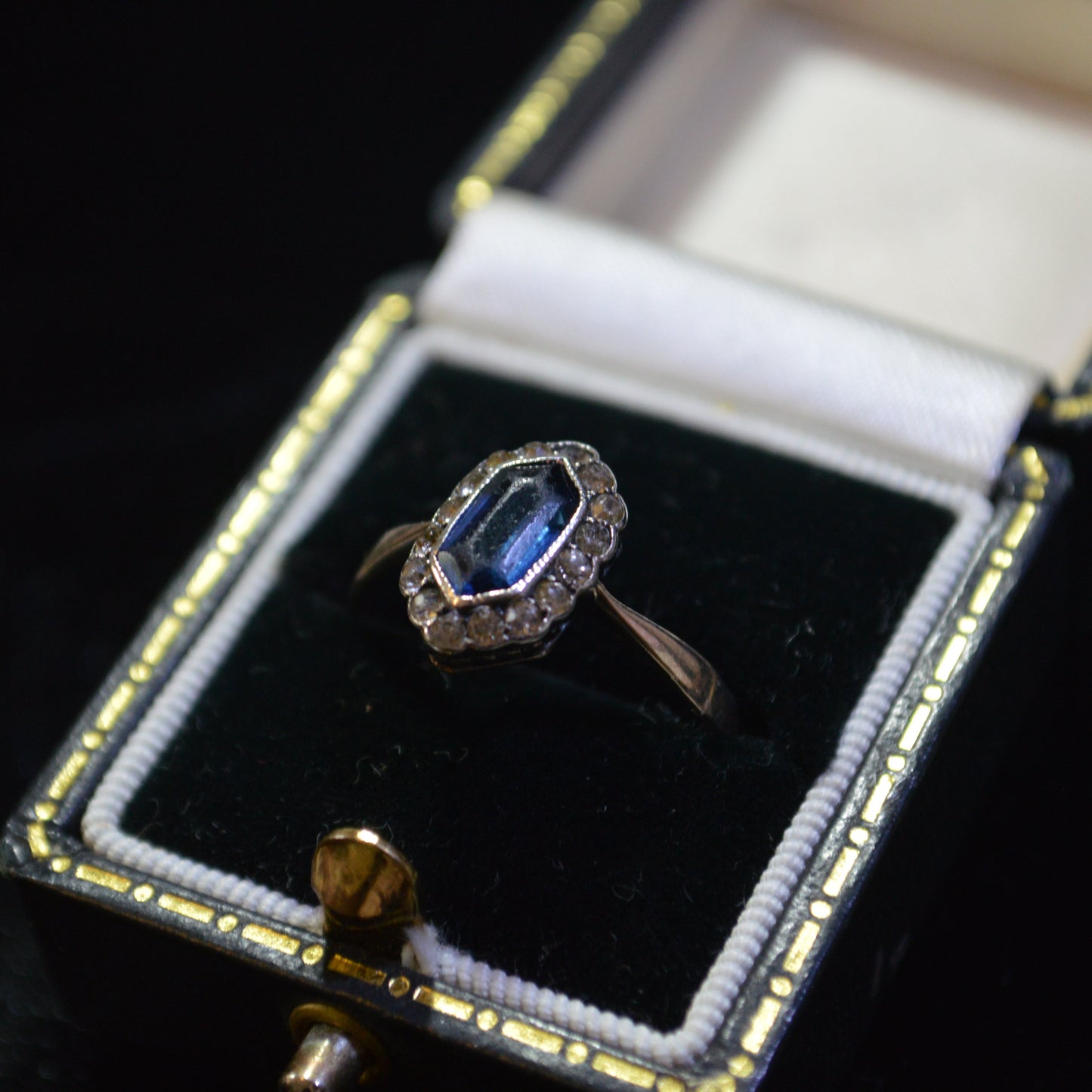 9ct Antique Yellow Gold Sapphire Ring