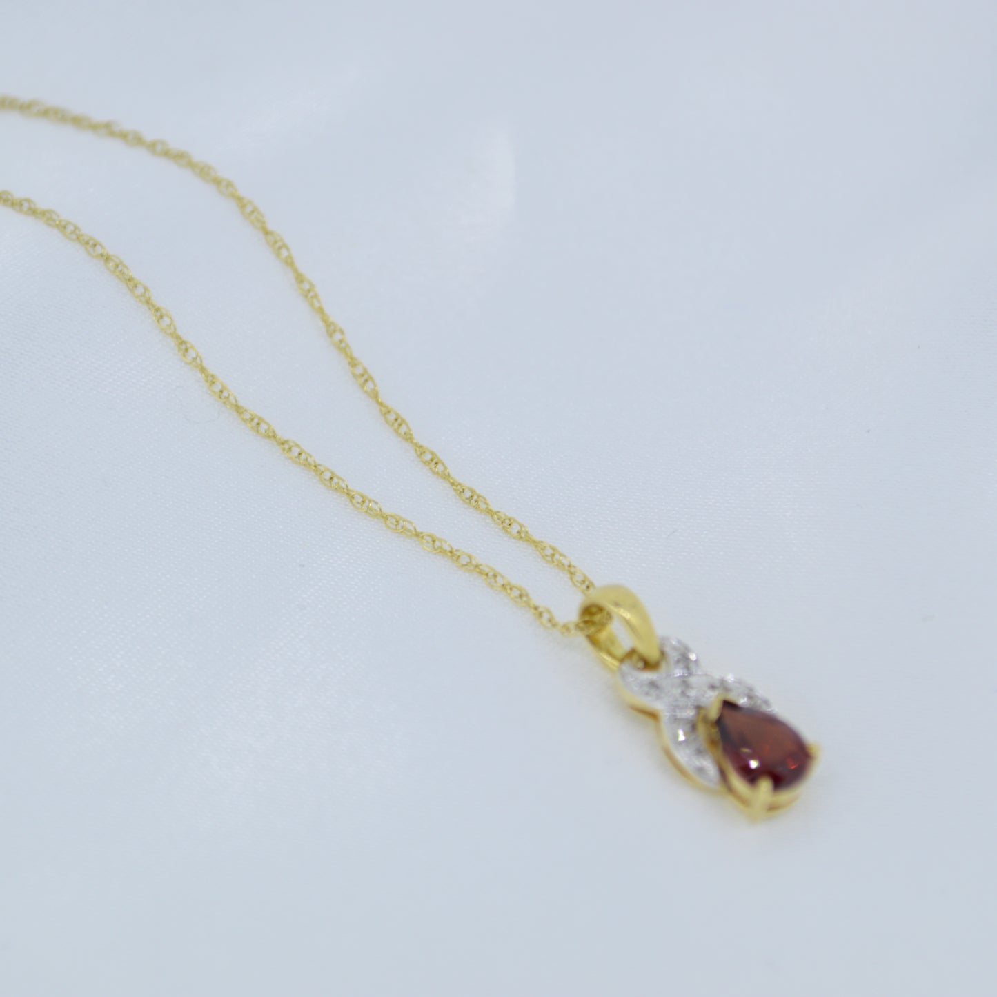 9ct gold pendant Garnet & Diamond with Chain