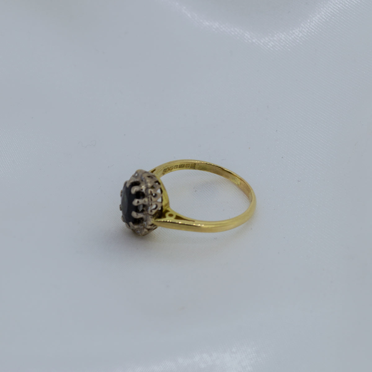 18ct Yellow gold, sapphire and diamond ring