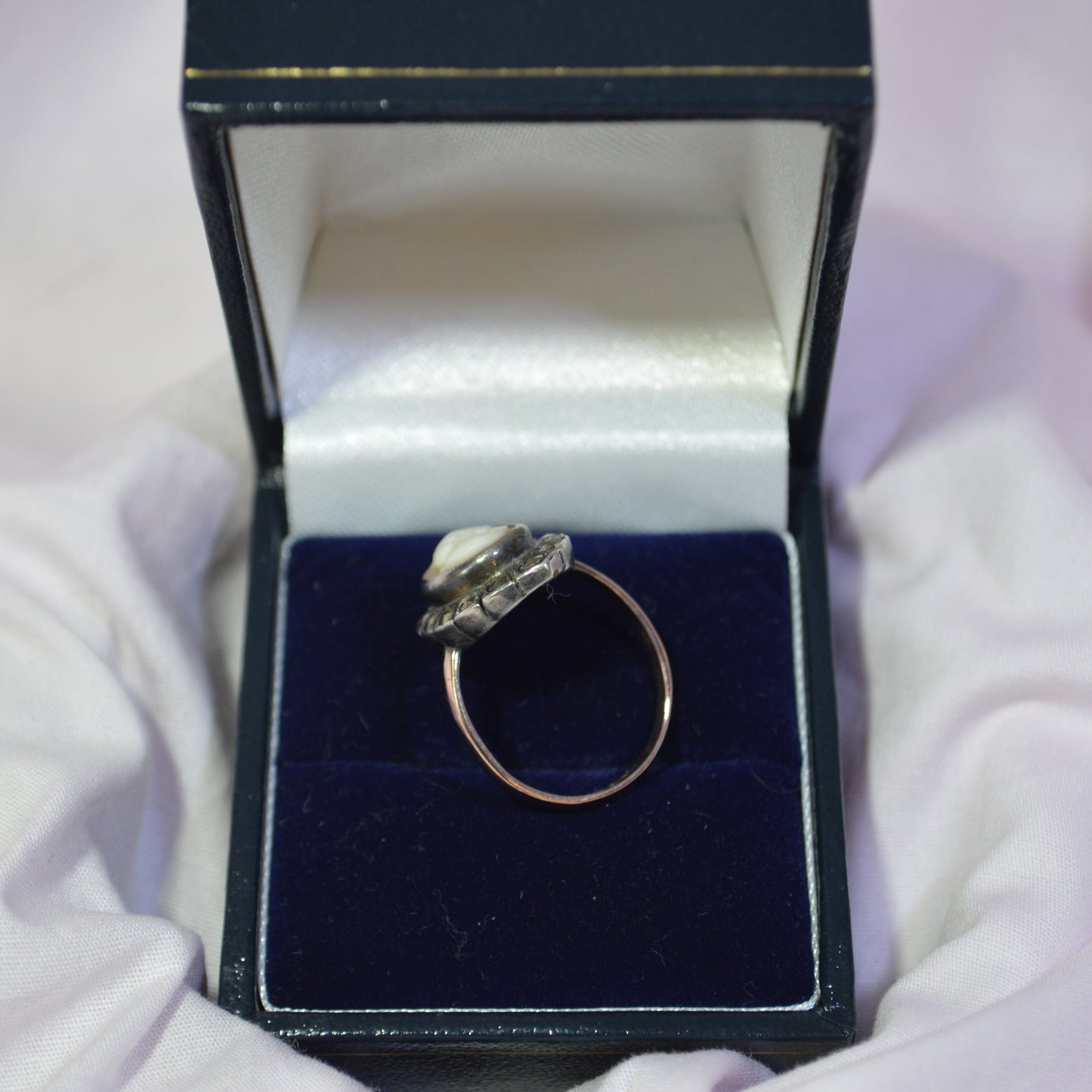 Vintage 9ct cameo ring