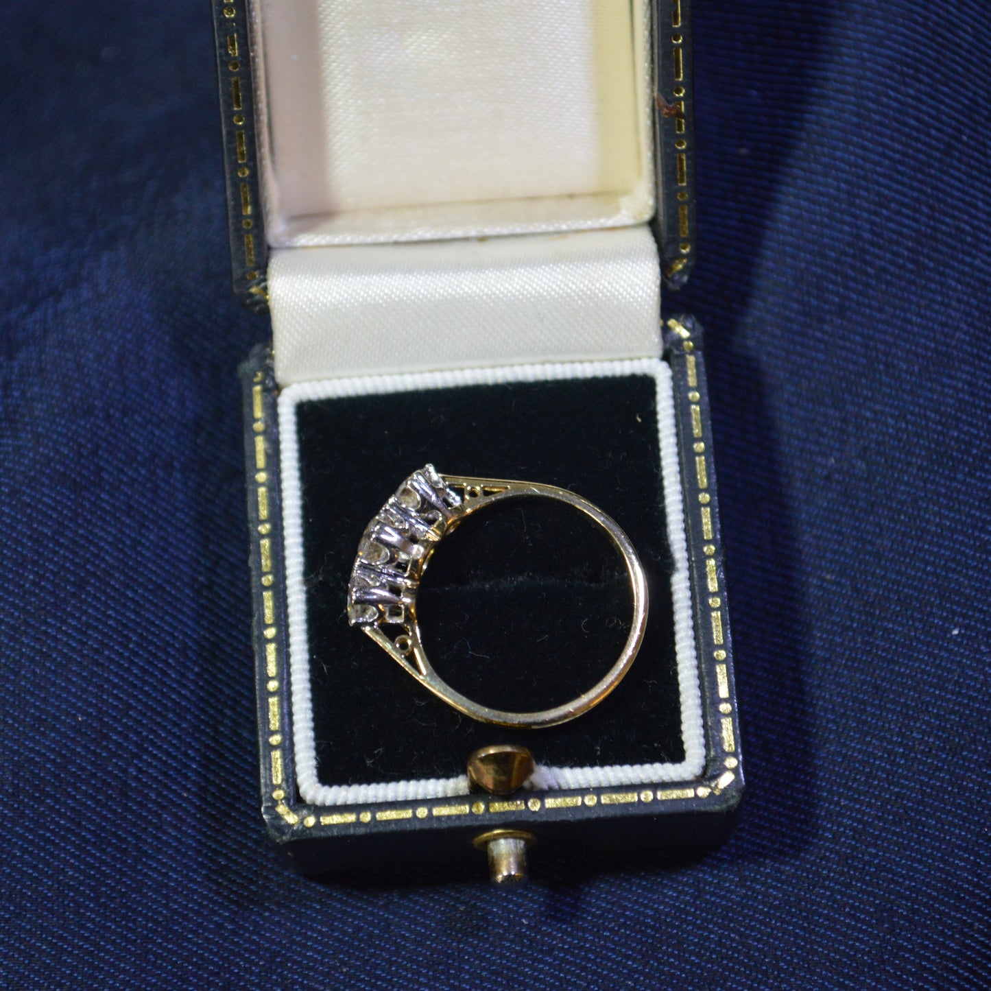 18ct 1 carat 3 Stone Diamond ring