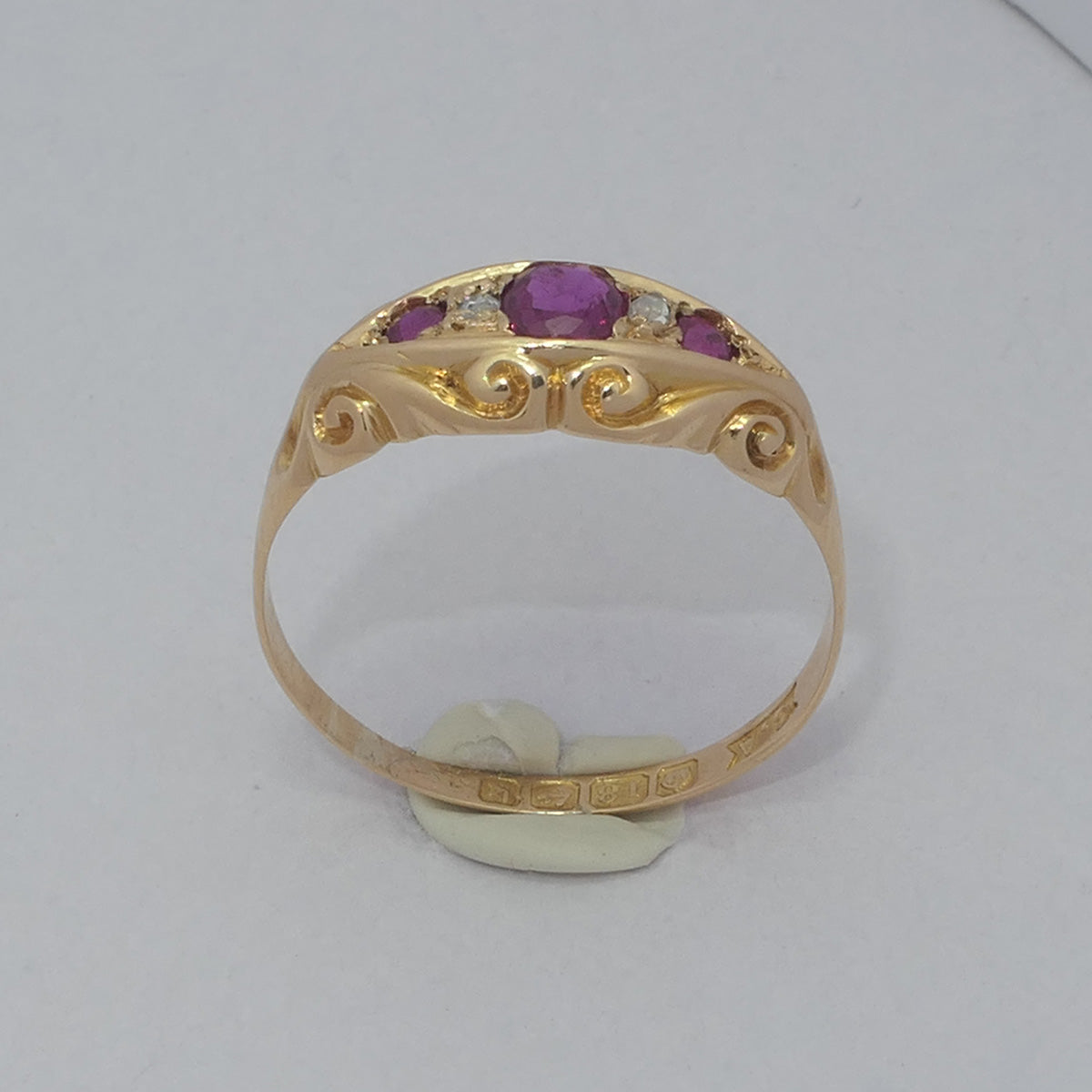 Vintage 18ct Ruby & diamonds ring