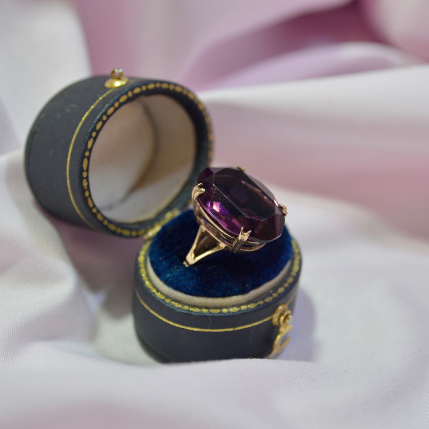 9ct Large amethyst ring