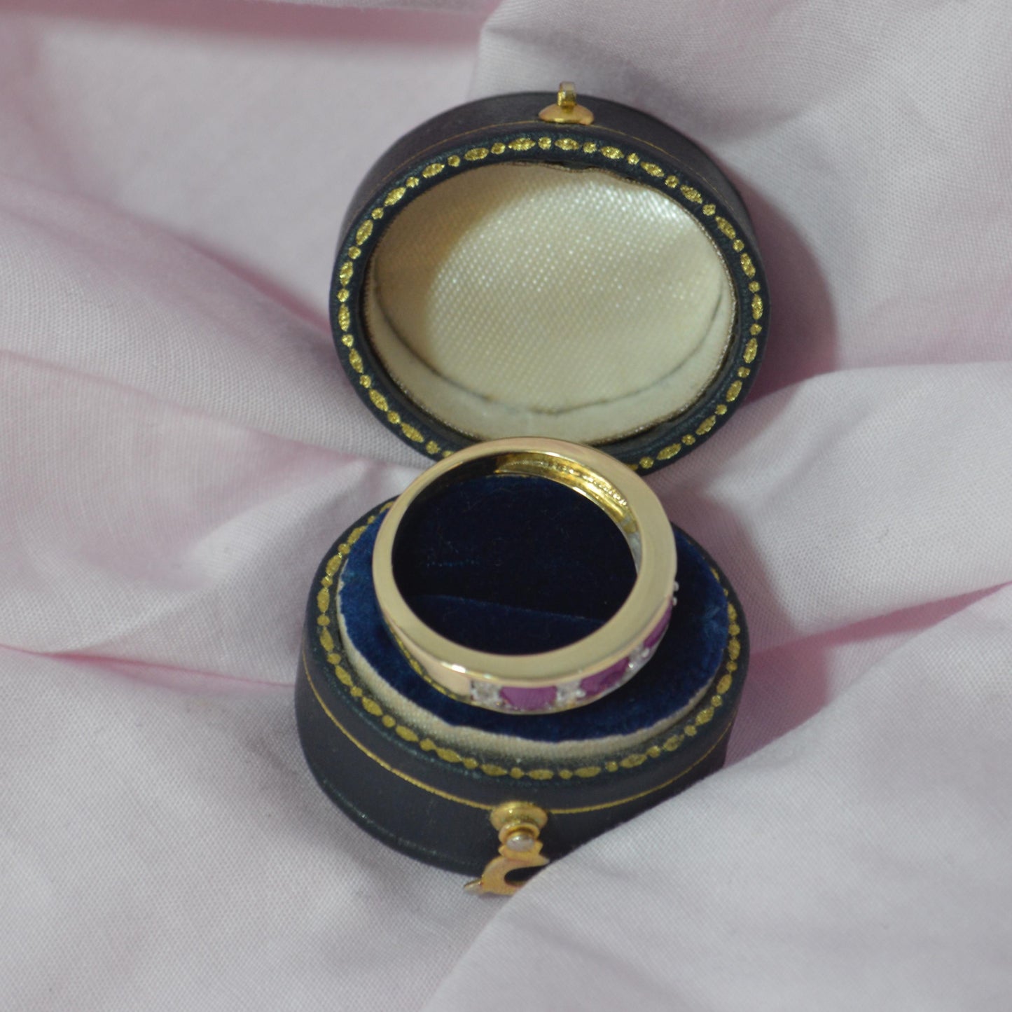 Stunning 9ct Ruby & Diamond ring