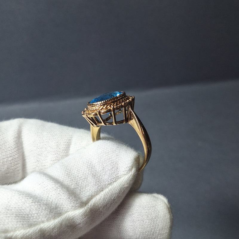 Vintage 9ct yellow gold Blue Topaz ring