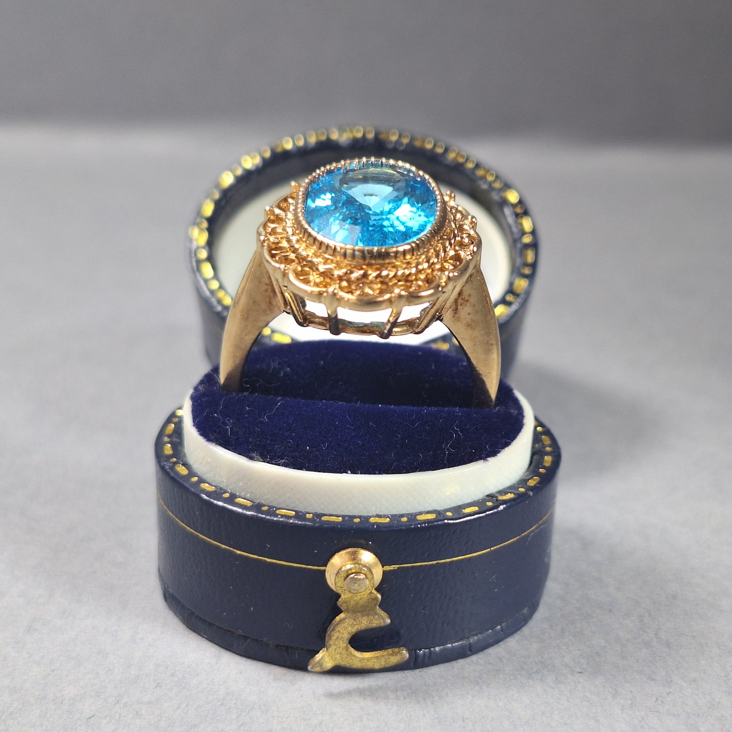 Vintage 9ct yellow gold Blue Topaz ring
