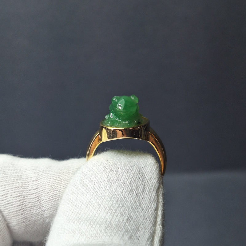 Vintage Unique 18ct Yellow gold Jade Frog rings
