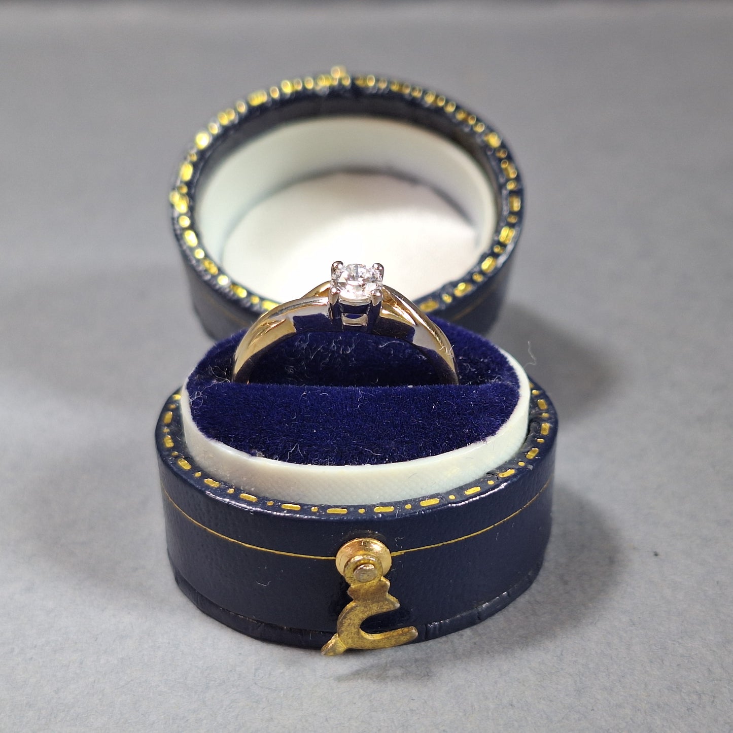 18ct Gold Diamond Single Stone Engagement Ring