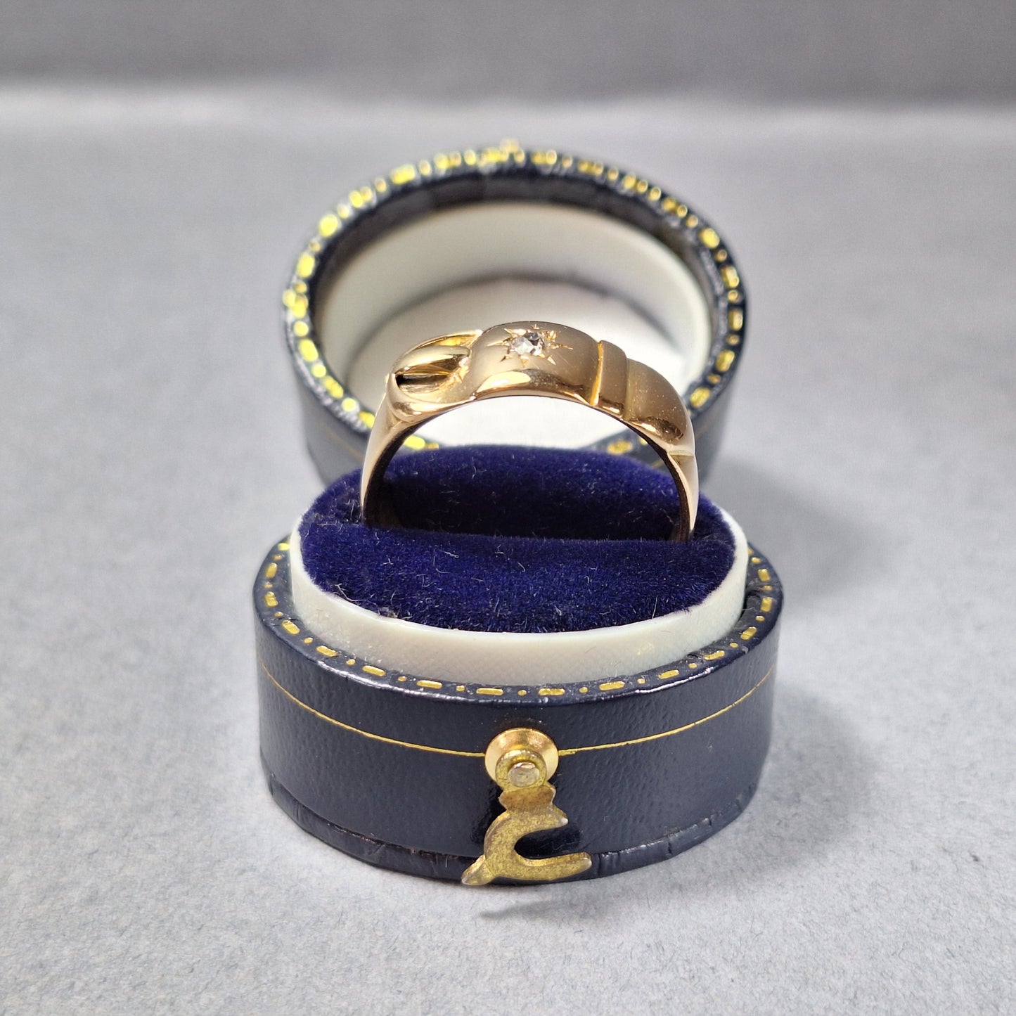 18ct Gold Diamond Set Buckle Ring