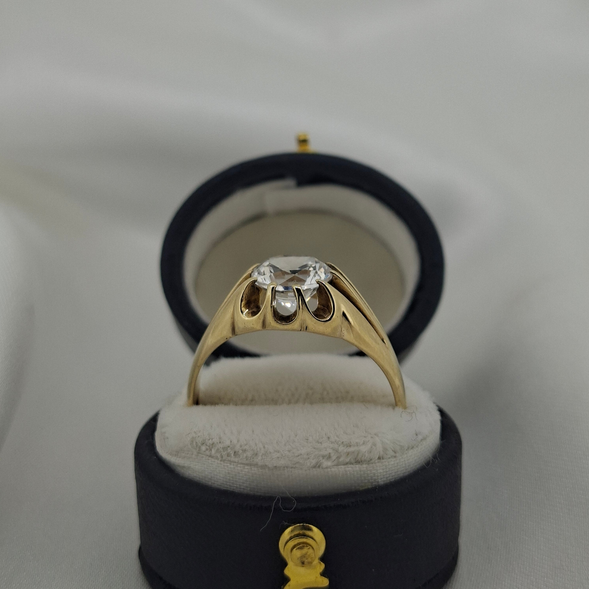 9ct Yellow gold Cubic zirconia signet ring