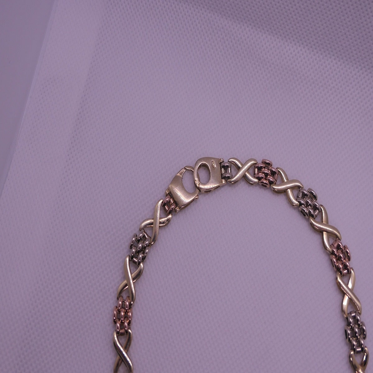 Vintage Kiss linked three coloured 9ct Gold chain 16"