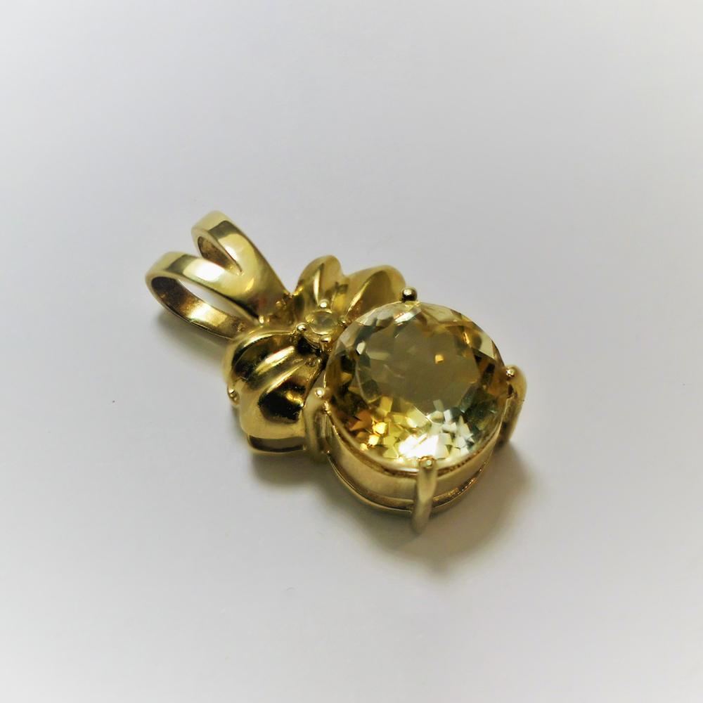 Vintage 9ct Quartz Bow Pendant