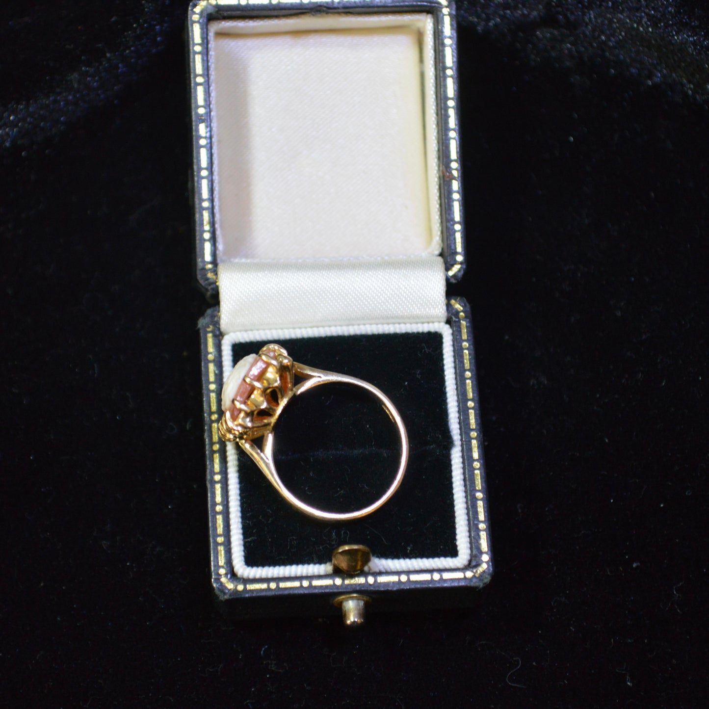 Vintage 18ct cameo Ring