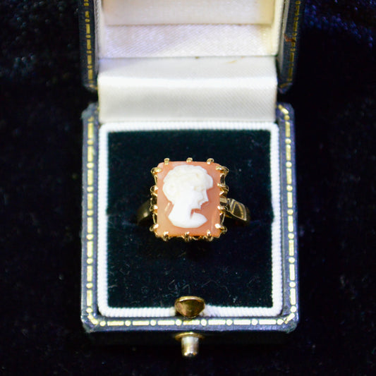 Vintage 18ct cameo Ring