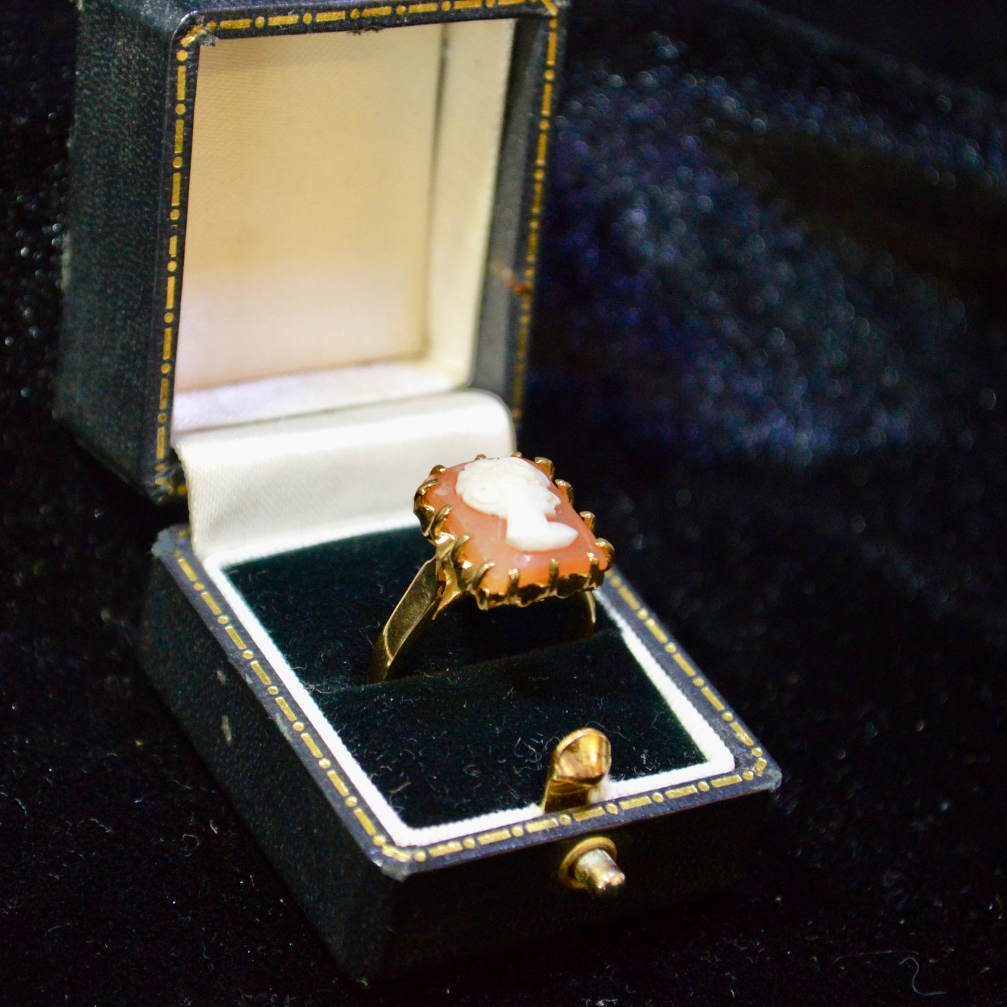 Vintage 18ct cameo Ring