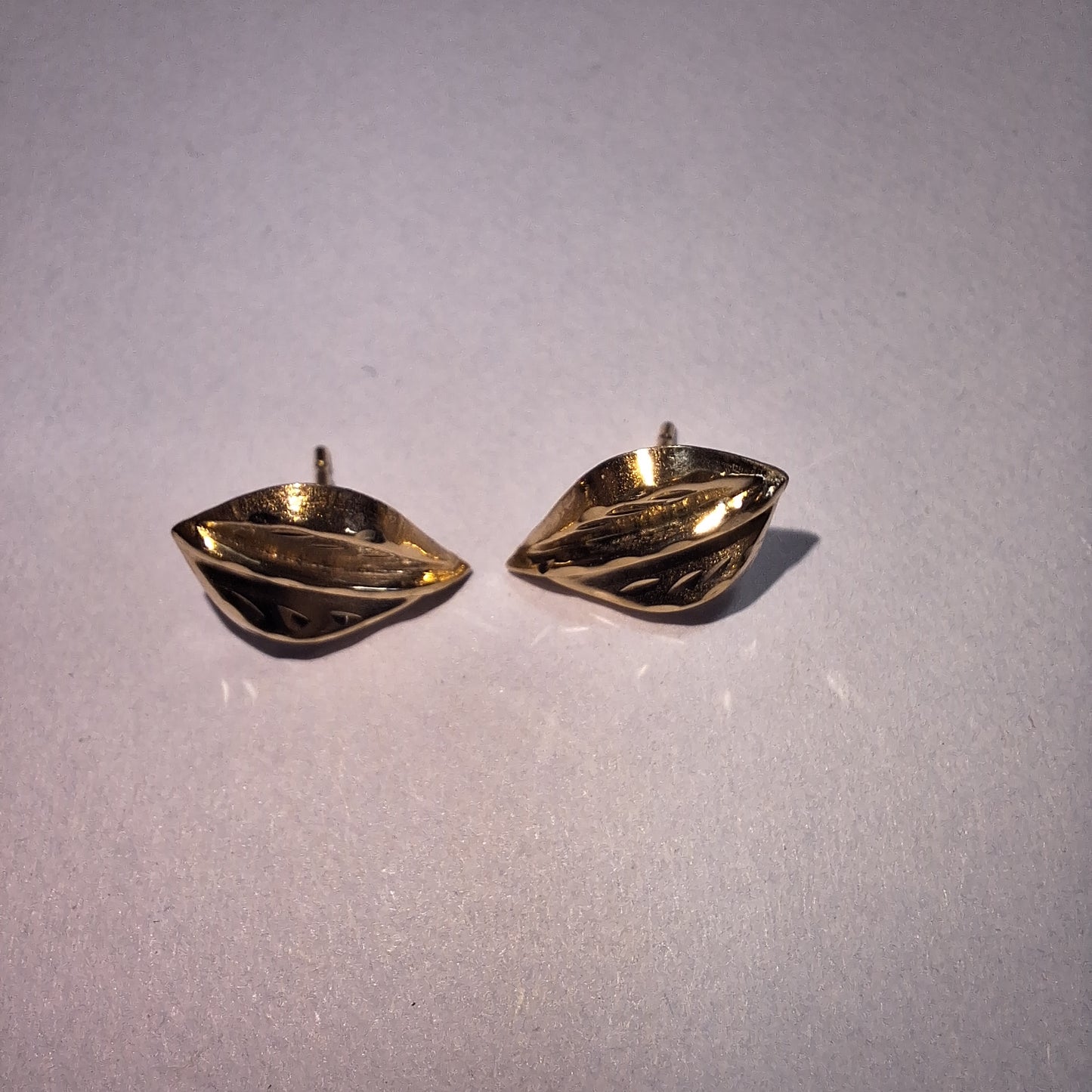 9ct yellow gold leaf studs