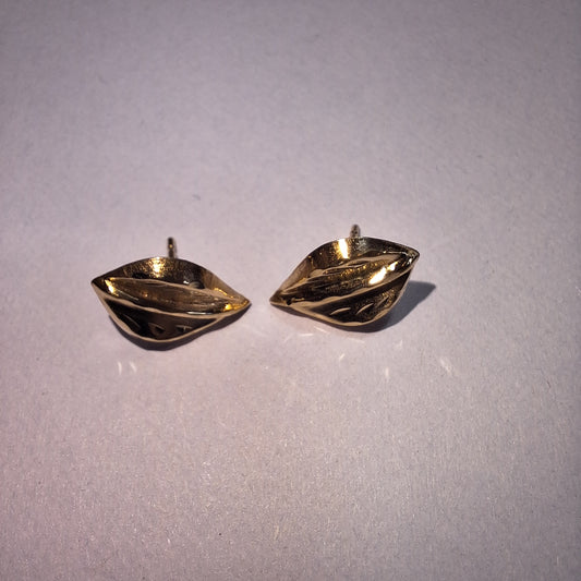 9ct yellow gold leaf studs