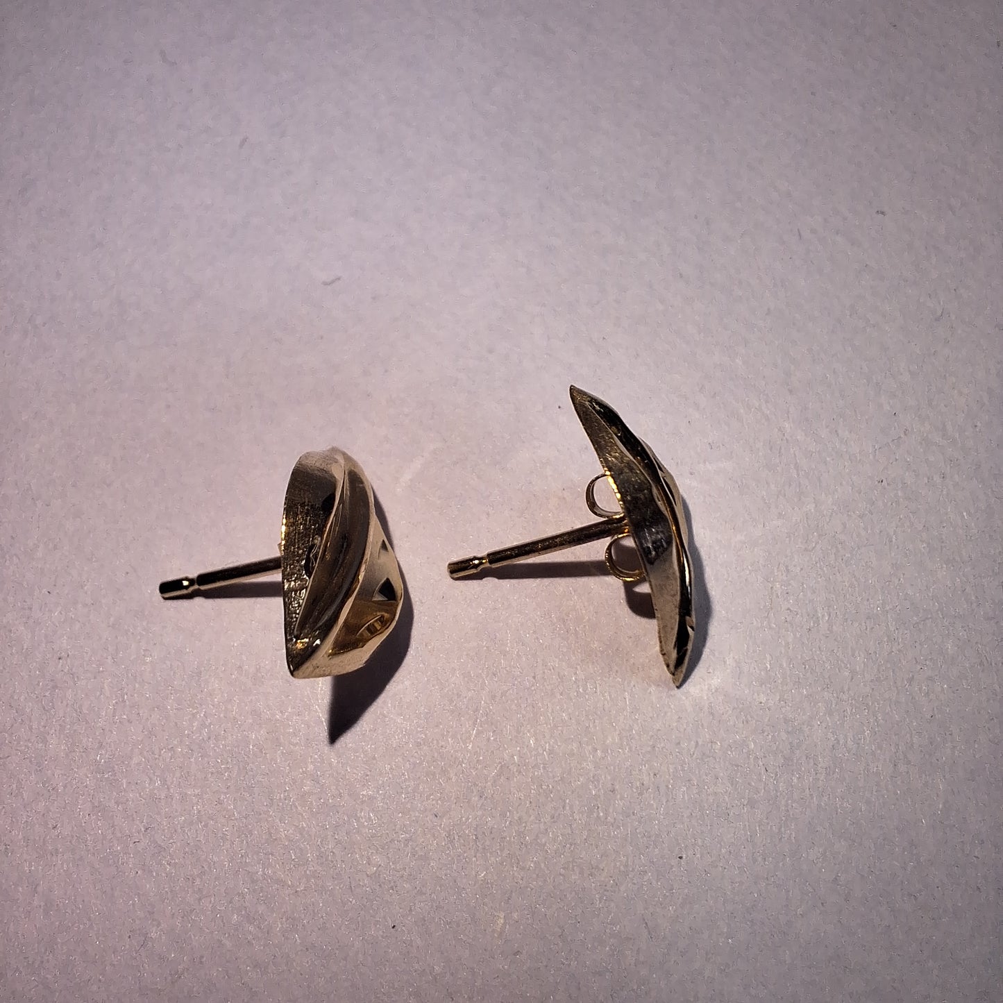 9ct yellow gold leaf studs