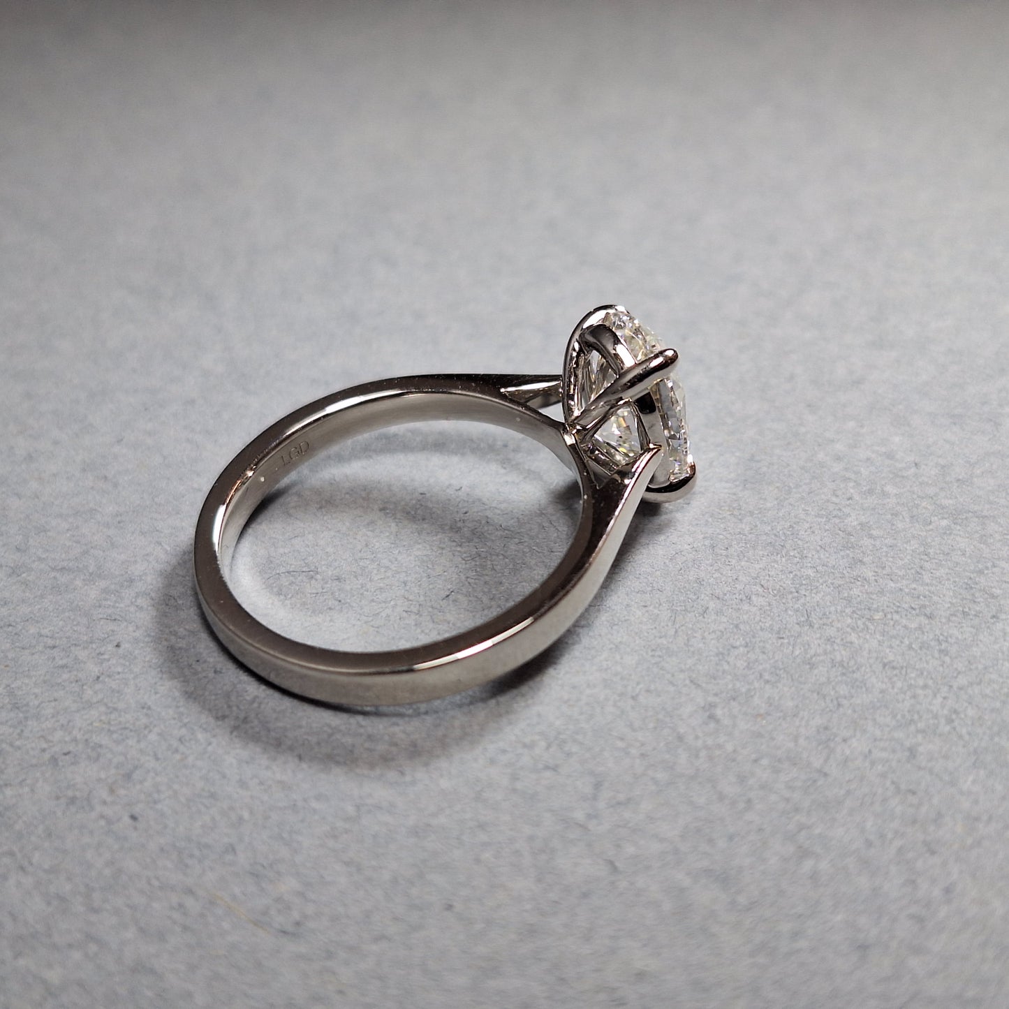 New Lab Grown 2.03ct Oval cut Diamond Ring with official certificate on a Platinum band