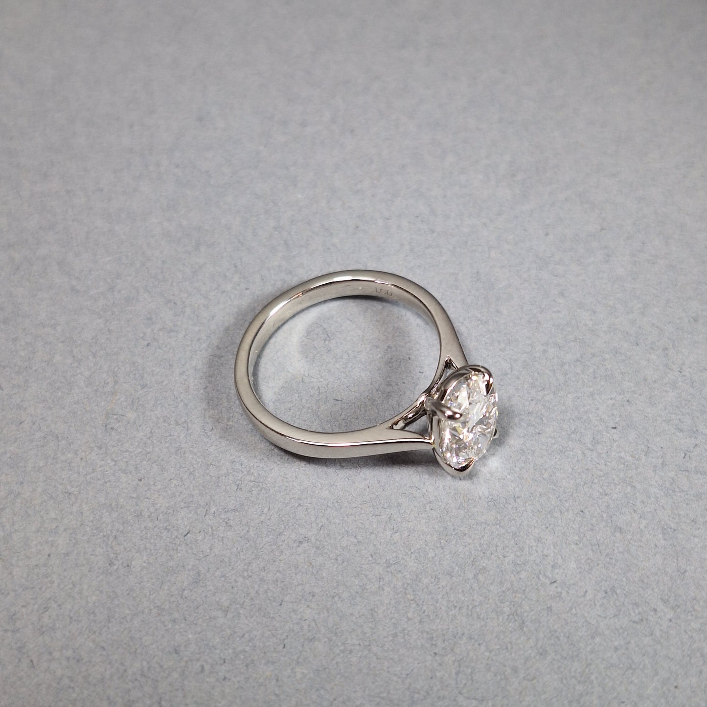 New Lab Grown 2.03ct Oval cut Diamond Ring with official certificate on a Platinum band