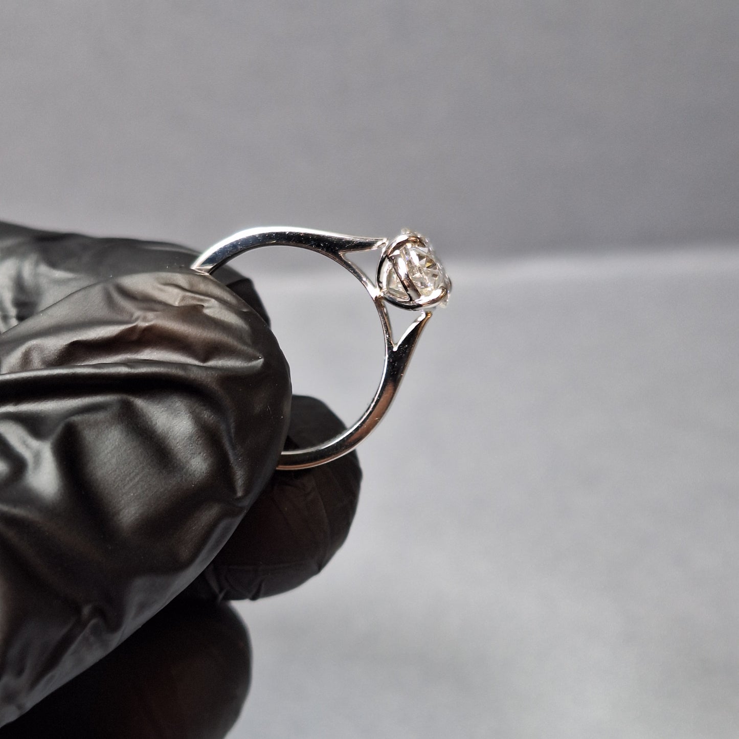 New Lab Grown 2.03ct Oval cut Diamond Ring with official certificate on a Platinum band