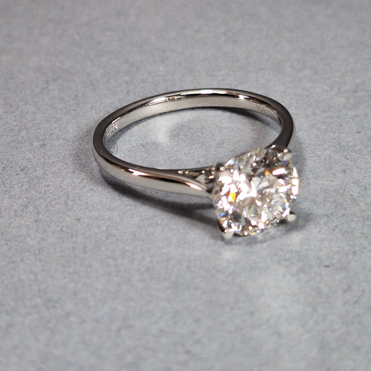 New Round Brilliant Cut 2.01ct Lab Grown Diamond on a Platinum Band