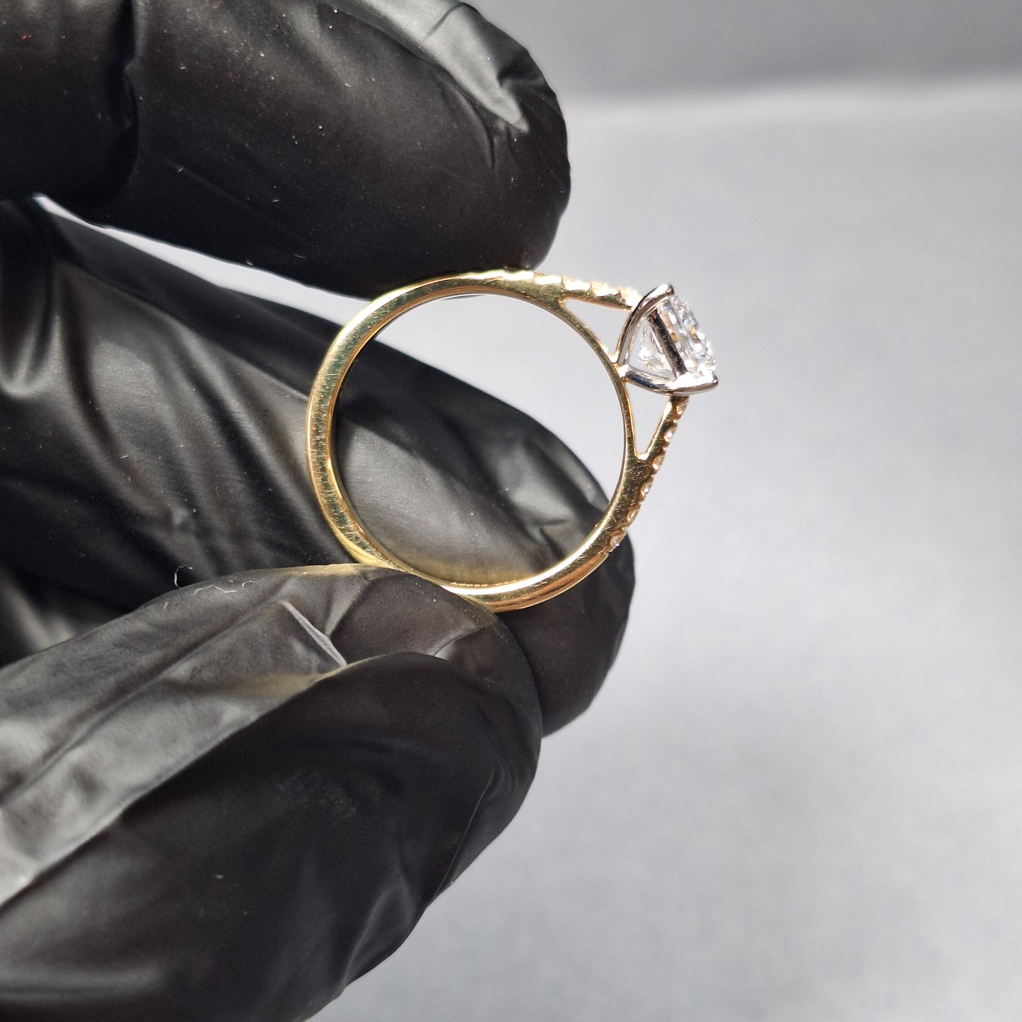 New Princess Cut 0.9ct Lab Grown Diamond & twelve Round Brilliant Cut Lab Grown Diamonds down the sides all placed on an 18ct Yellow gold Band