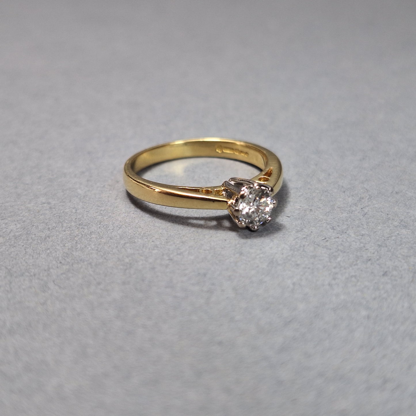 18ct Gold Diamond Single Stone Engagement Ring
