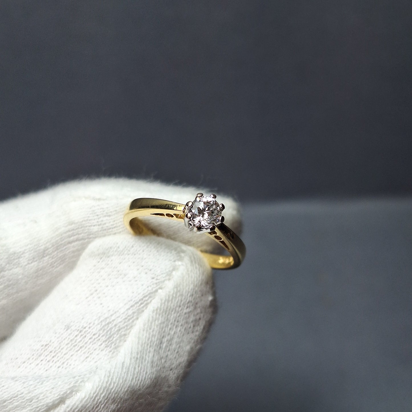 18ct Gold Diamond Single Stone Engagement Ring