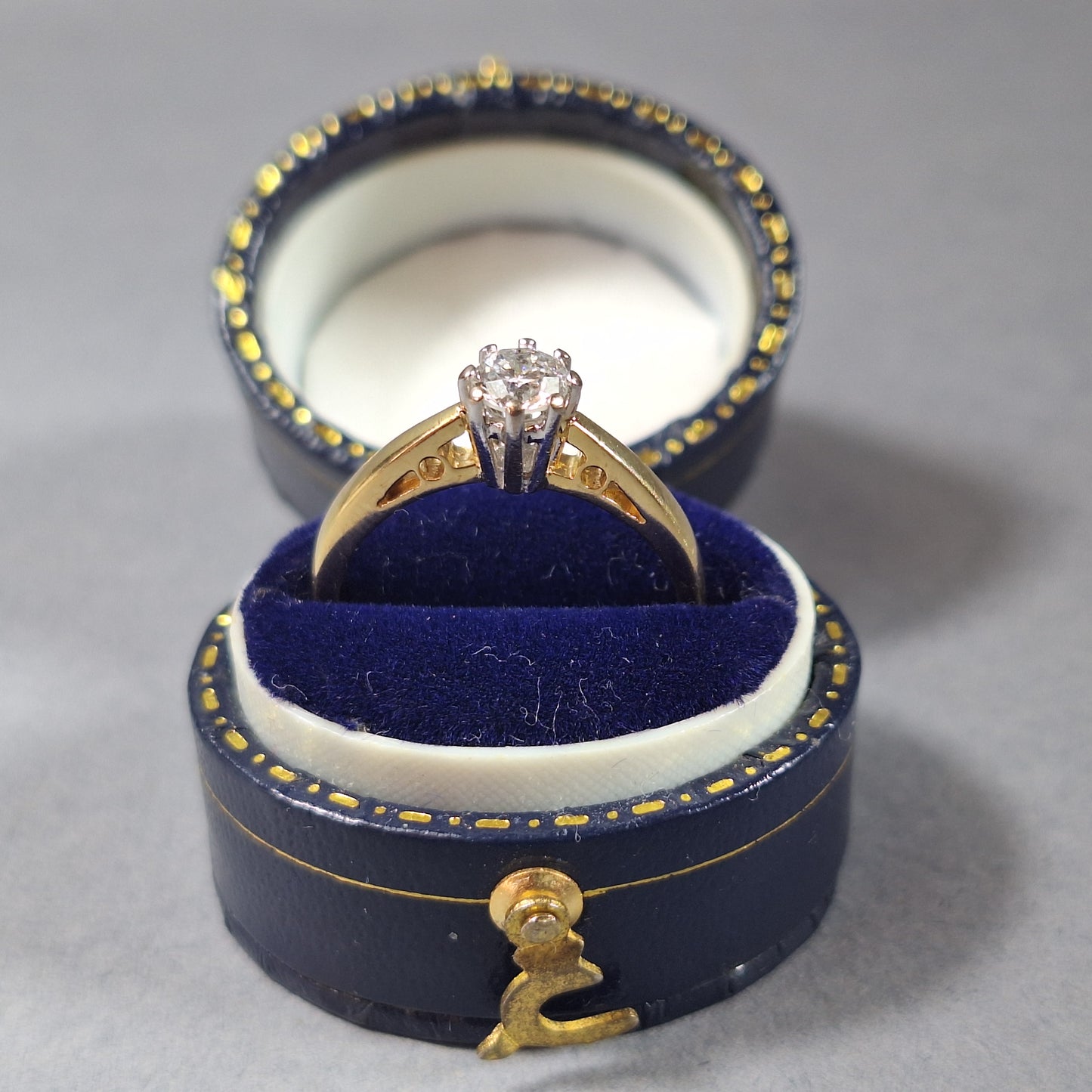 18ct Gold Diamond Single Stone Engagement Ring