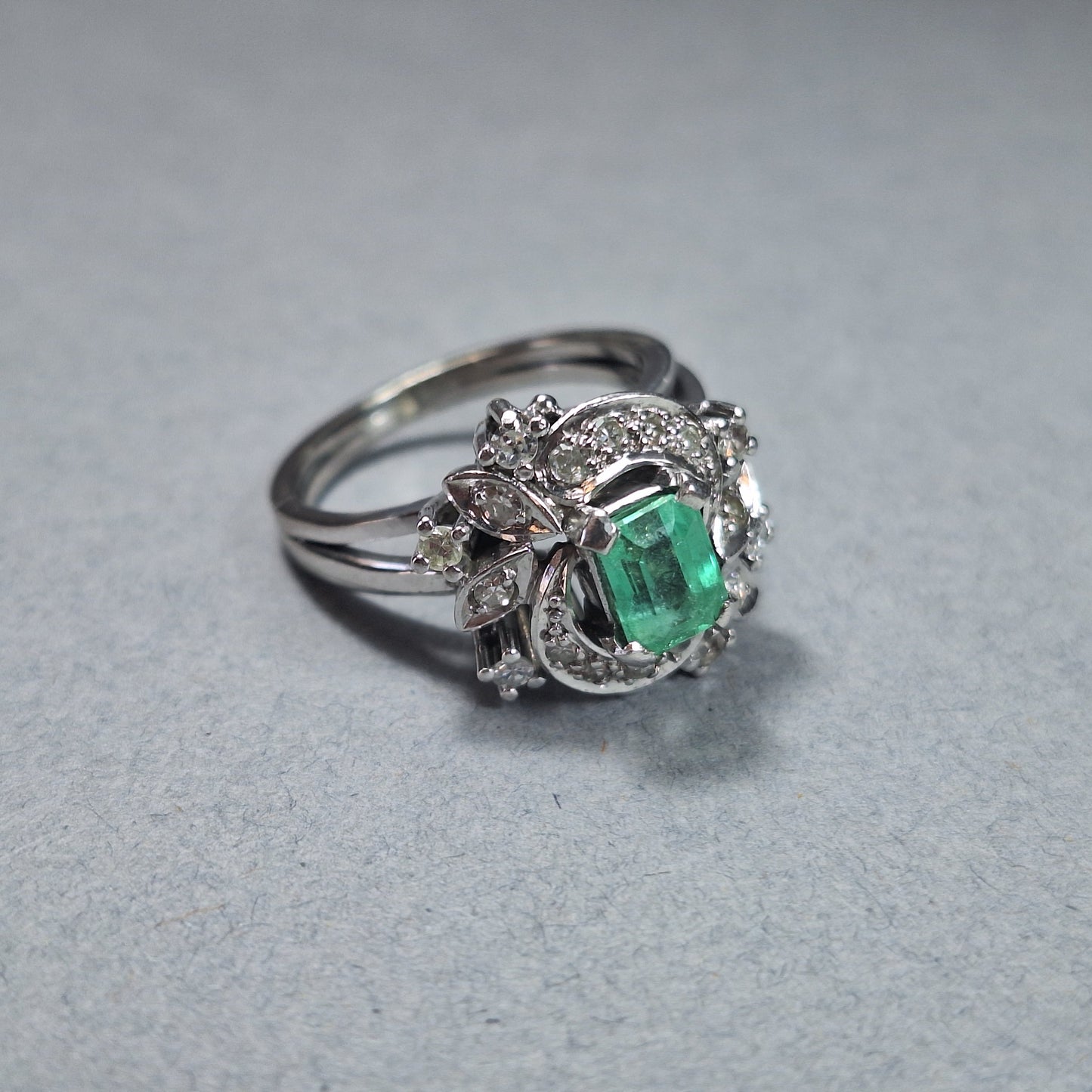 Vintage 14ct white gold Emerald & Diamond Cluster
