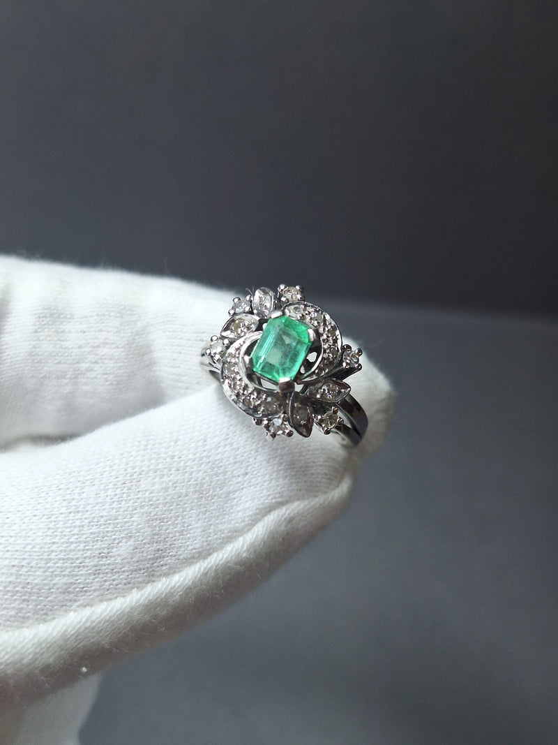 Vintage 14ct white gold Emerald & Diamond Cluster