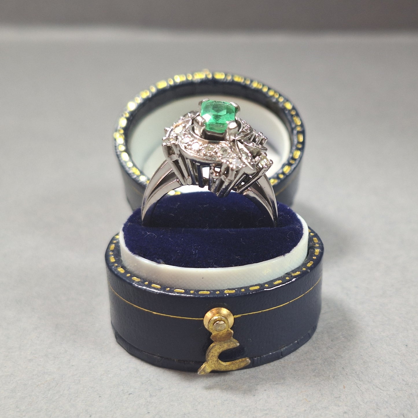 Vintage 14ct white gold Emerald & Diamond Cluster