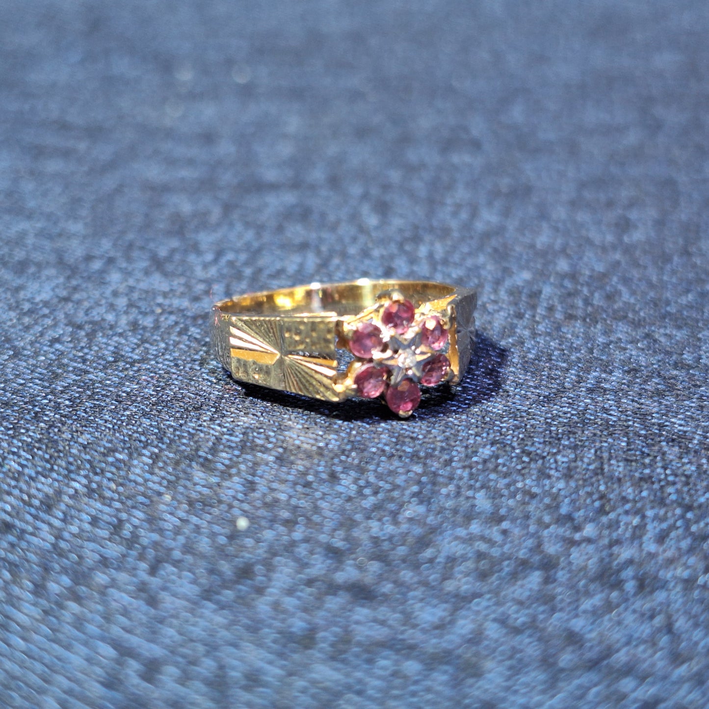 9ct Ruby flower pattern