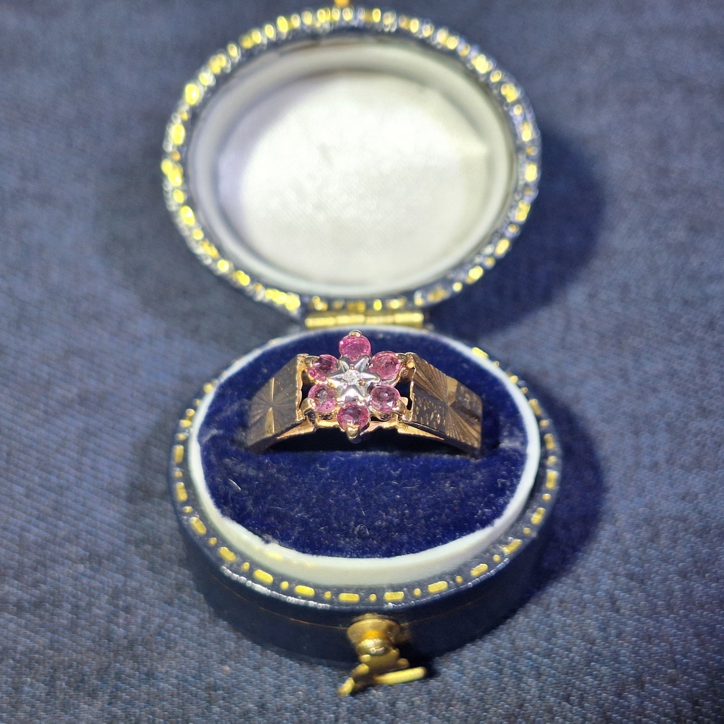 9ct Ruby flower pattern