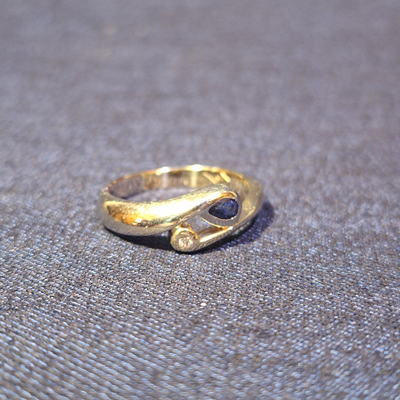 14ct Sapphire & Diamond ring