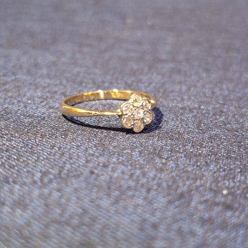 18ct Diamond flower ring