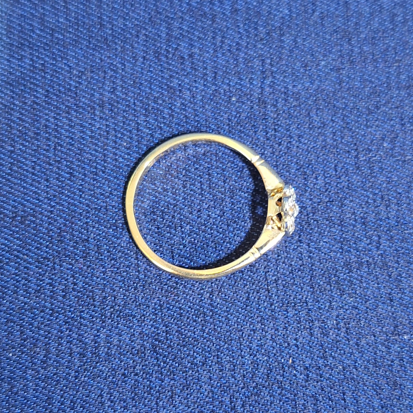18ct Diamond flower ring