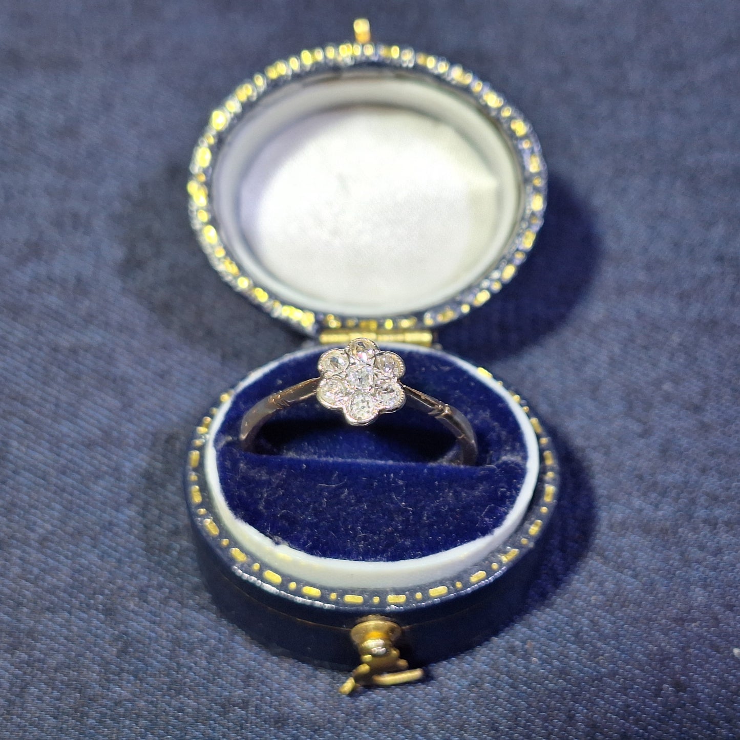 18ct Diamond flower ring