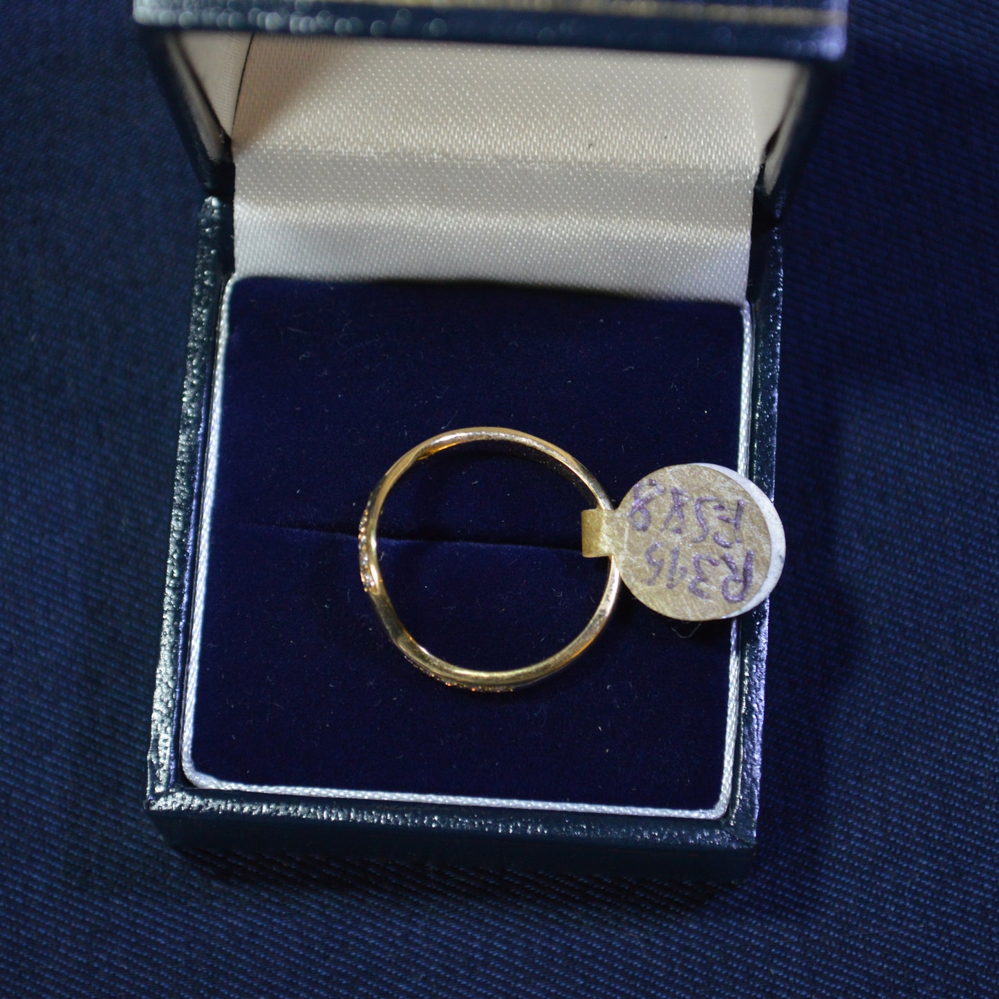 18ct Diamond wave ring