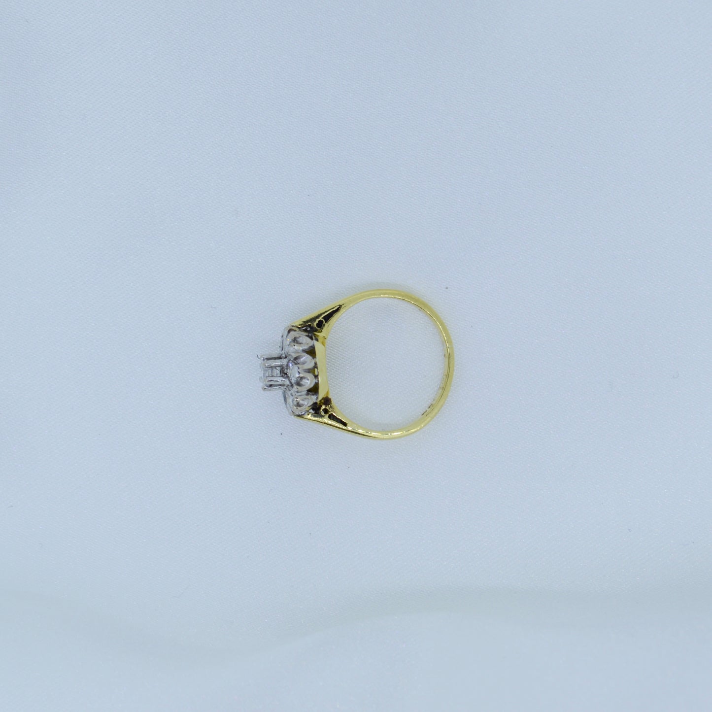 Vintage 18ct yellow gold diamond cluster ring
